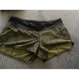 Lululemon Women's Size 8 Olive Green Patterned Women's Shorts